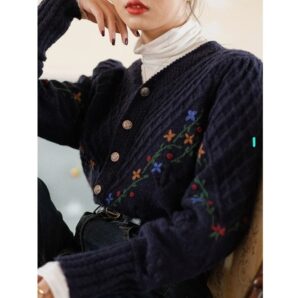 Cardigan Bordado con Flores - Image 9