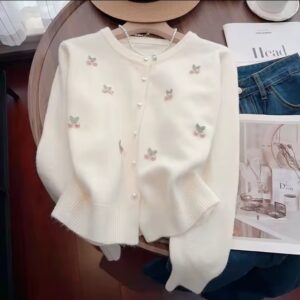 Cardigan decorado con perlas - Image 6