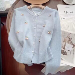 Cardigan decorado con perlas - Image 4